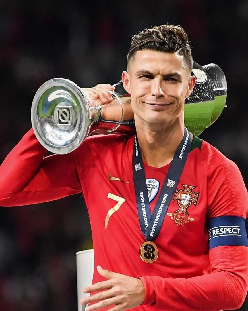 AC米兰战平波尔图，C罗梅开二度英超的简单介绍