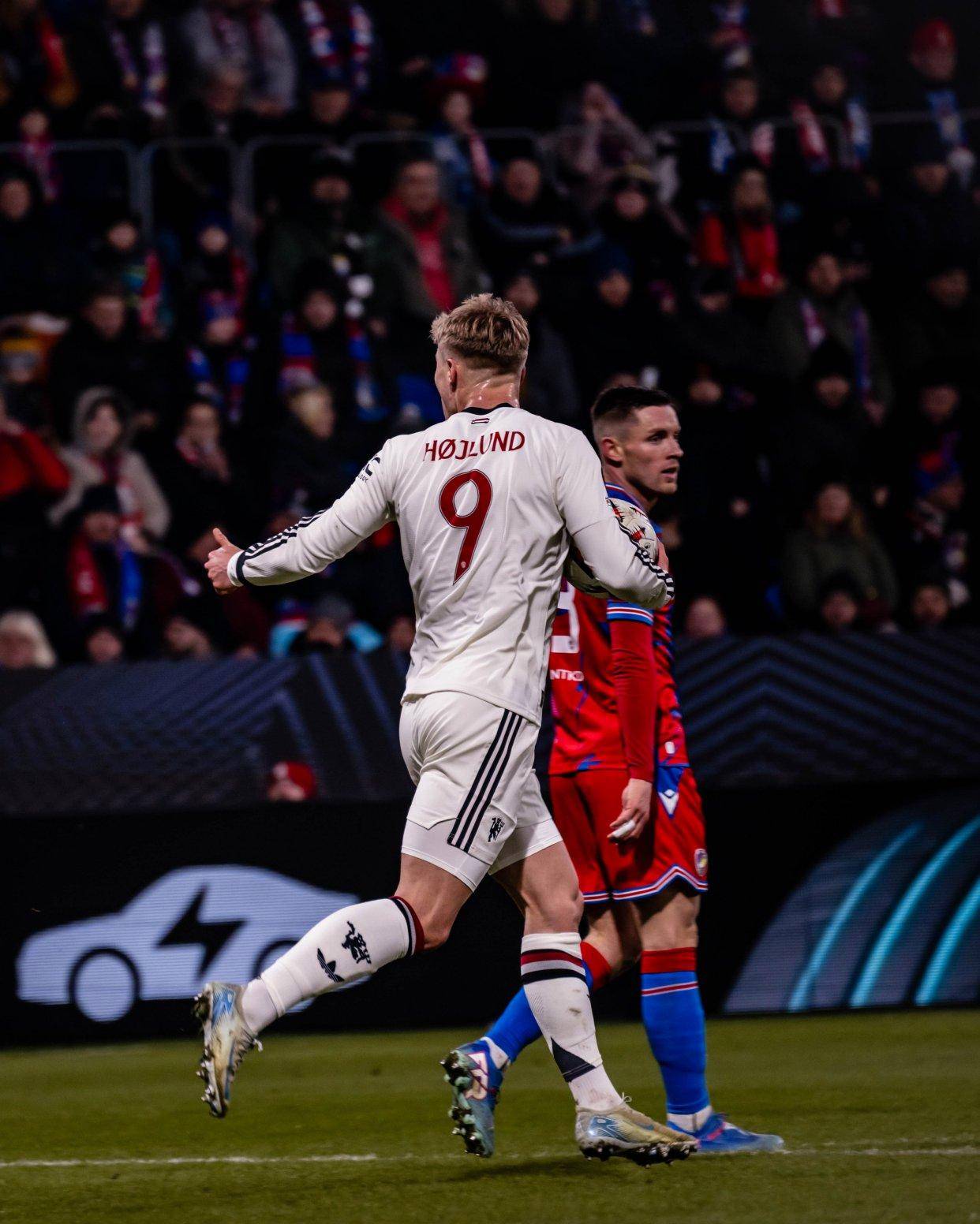 包含曼联绝杀切尔西，贝尔扑点救主欧冠的词条