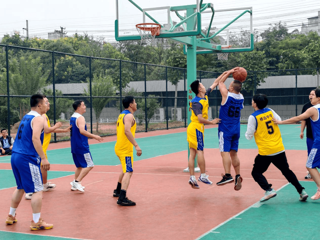 团队配合默契，篮球赛事展现精彩