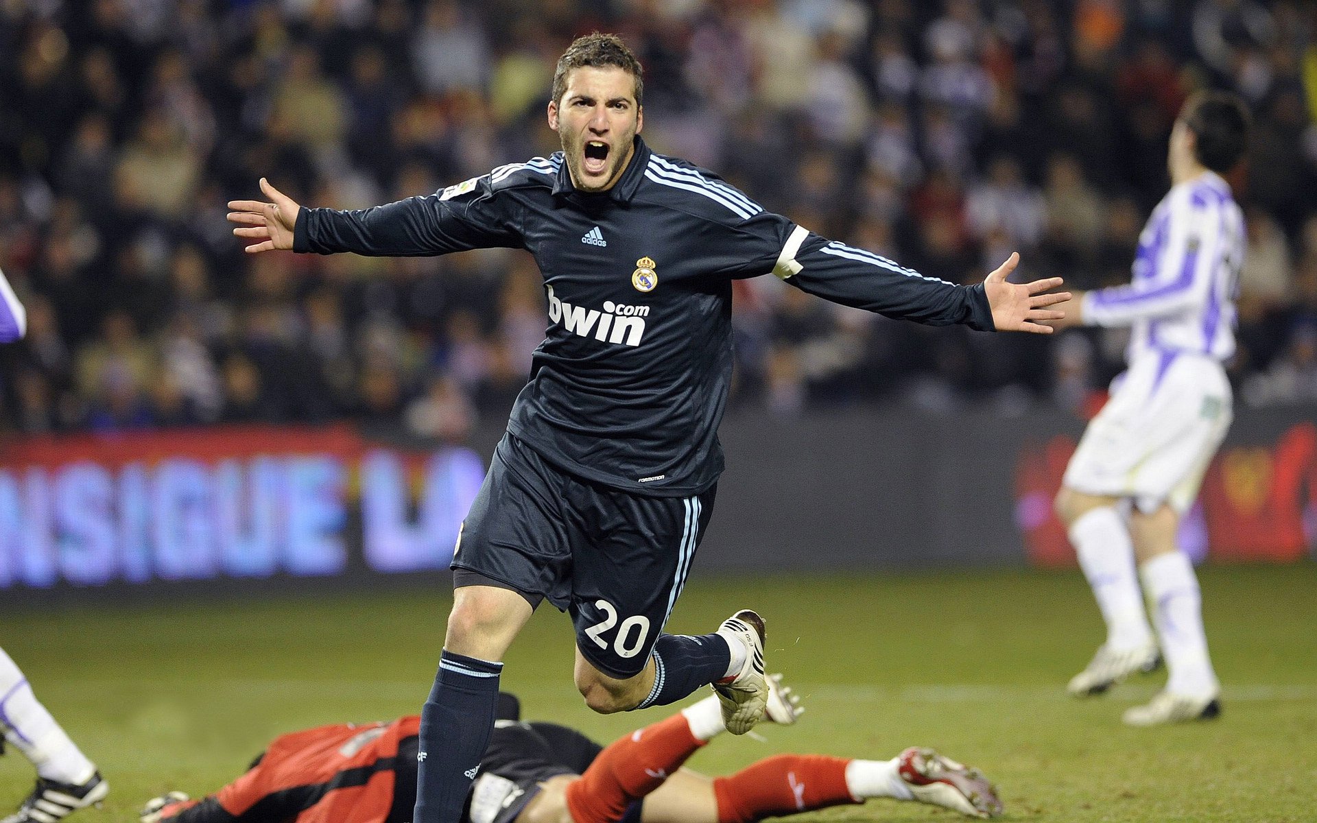 华体会-暗夜骑士与王朝余晖—拉梅洛致命三分如何终结勇士